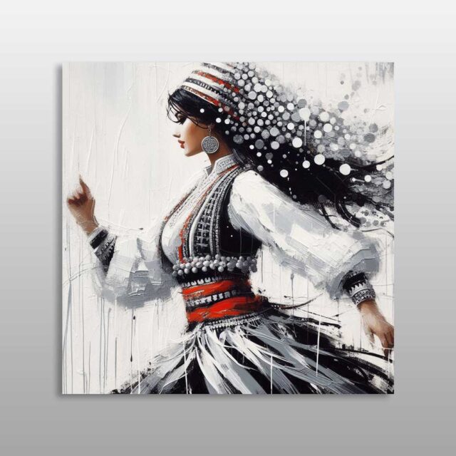 Grua shqiptare në lëvizje me veshje tradicionale bardhë e zi