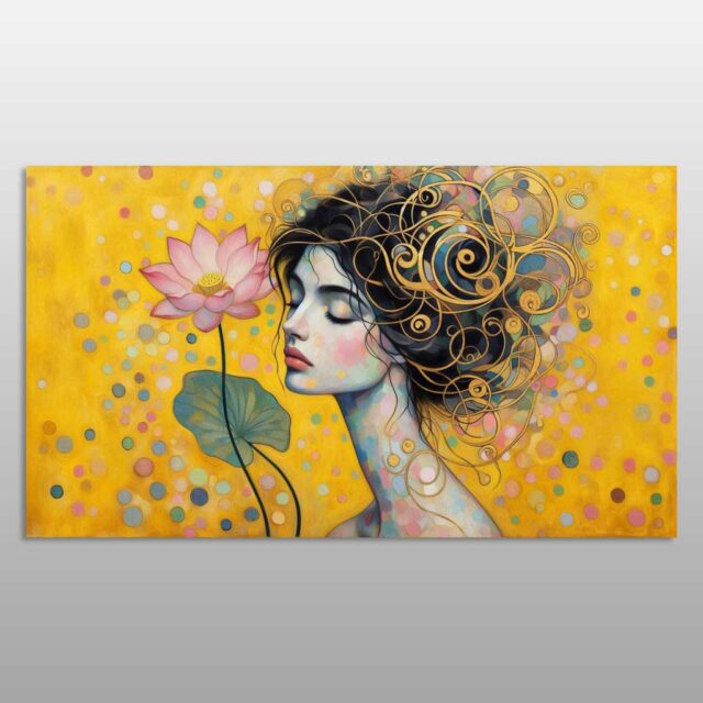 Portret femëror me lule rozë dhe spirale të arta mbi sfond të verdhë
