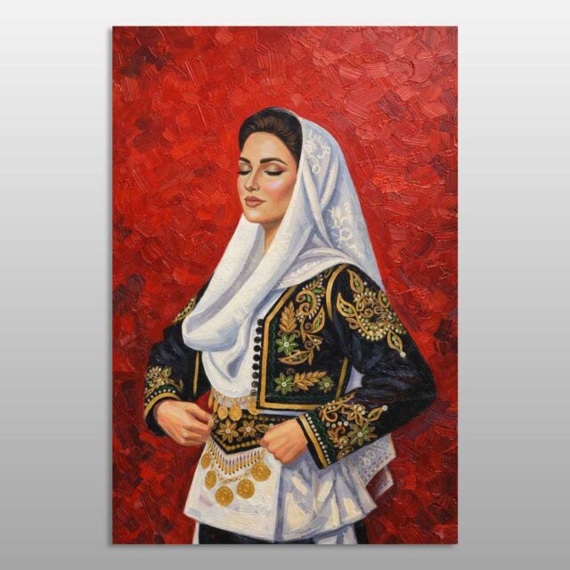 Flaka e traditës – portret i gruas me veshje tradicionale shqiptare, shami të bardhë dhe zbukurime të arta